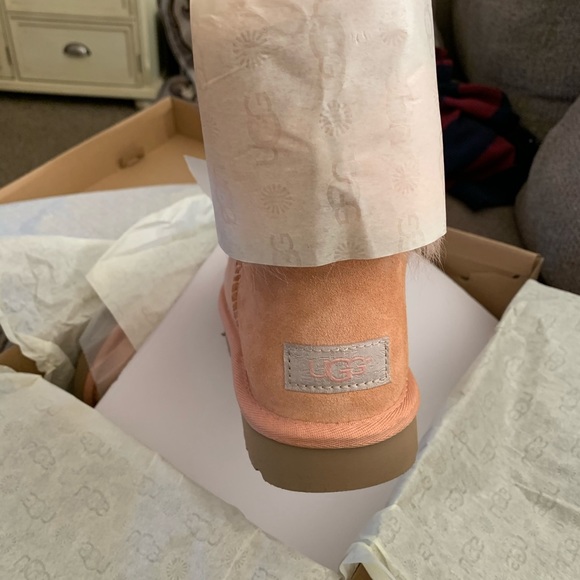 Women’s Uggs - Picture 5 of 6